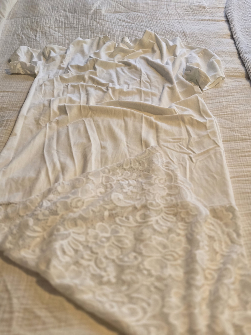 Women’s White Lace-Hem Short Sleeve Dress